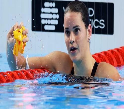 麦基翁游出1分57秒87，刷新女子200米仰泳短池世界纪录