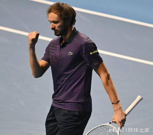 梅德韦杰夫终结882天冠军荒，阿拉木图夺第21冠，一纪录让人惊讶